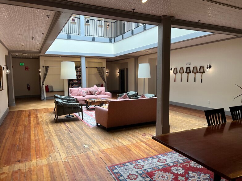 More Photos Of 297 North St, Pittsfield Hotel For Sale