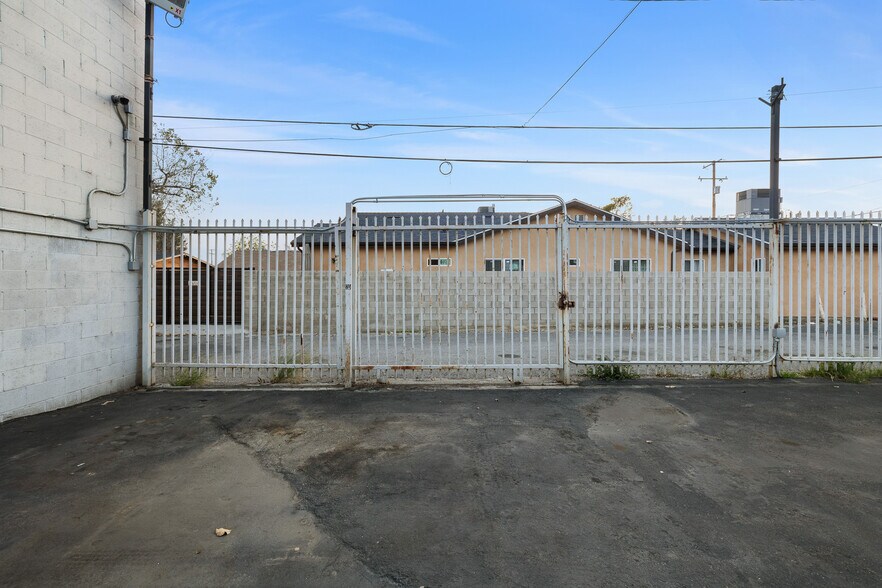 More Photos Of 9979 San Fernando Rd, Pacoima Land For Lease