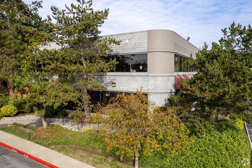 More Photos Of 12600 SE 38th St, Bellevue Office For Lease