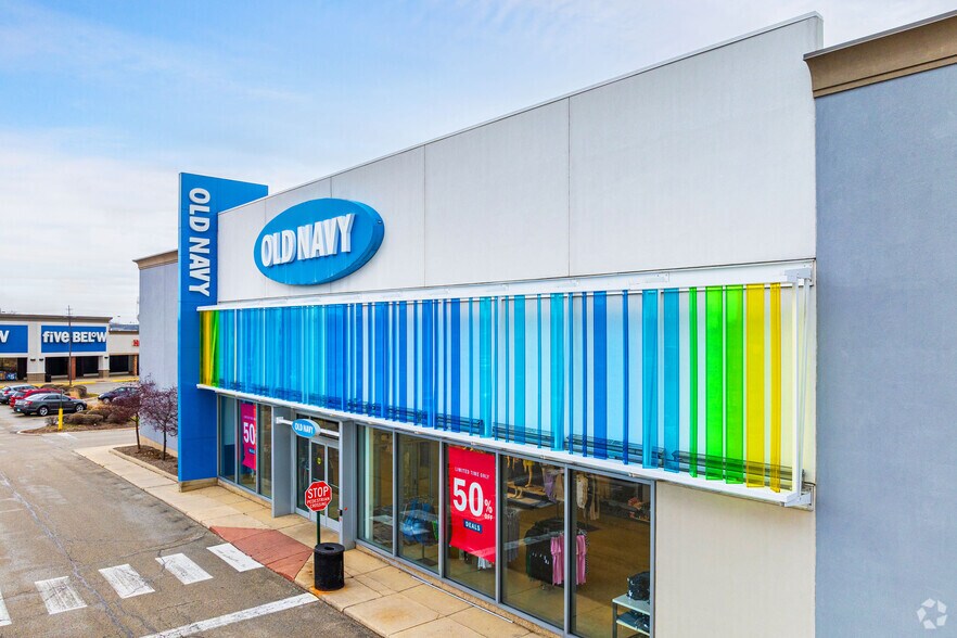 More Photos Of 8201-8307 W Golf Rd, Niles Unknown For Lease