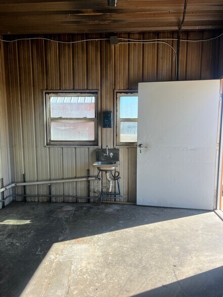 More Photos Of 10811 NE 23rd St, Spencer Restaurant For Lease