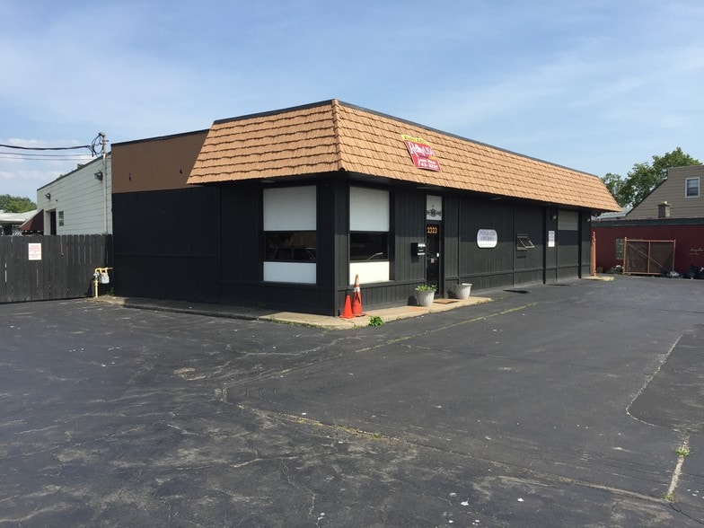 Primary Photo Of 2323 Hyde Park Blvd, Niagara Falls Office For Sale