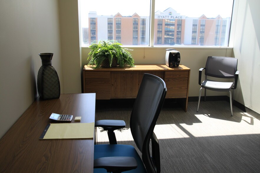 More Photos Of 2300 Barrington Rd, Hoffman Estates Coworking Space