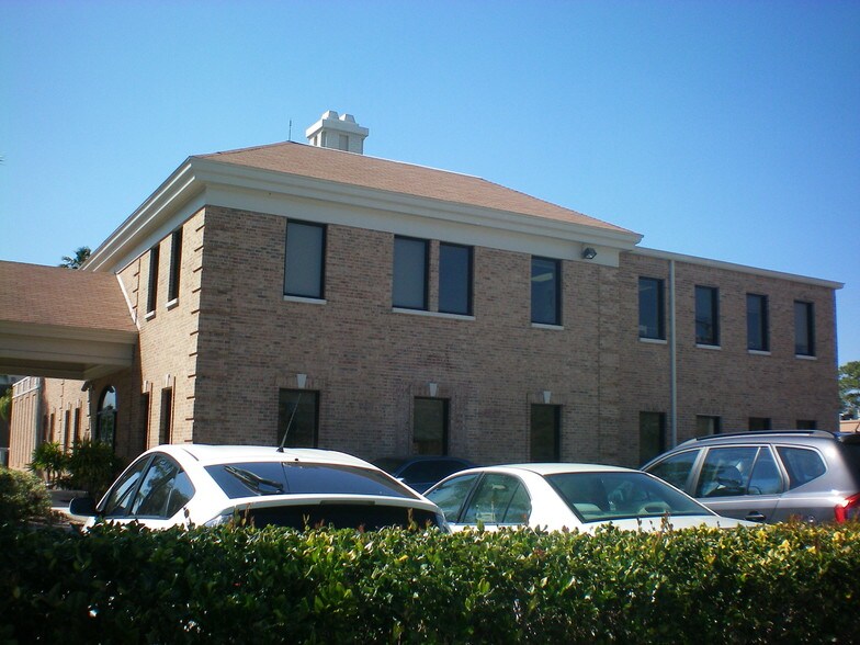 More Photos Of 5501 W Gray St, Tampa Office For Lease