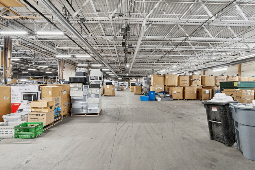 More Photos Of 122 Avenue of Industry, Waterbury Distribution For Sale