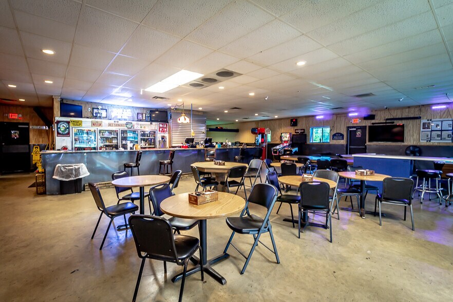 More Photos Of 3501 Park Plaza Rd, Paducah Bar For Sale