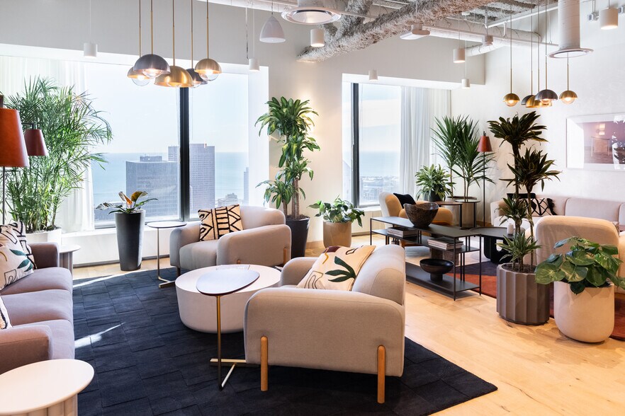 More Photos Of 233 S Wacker Dr, Chicago Coworking Space
