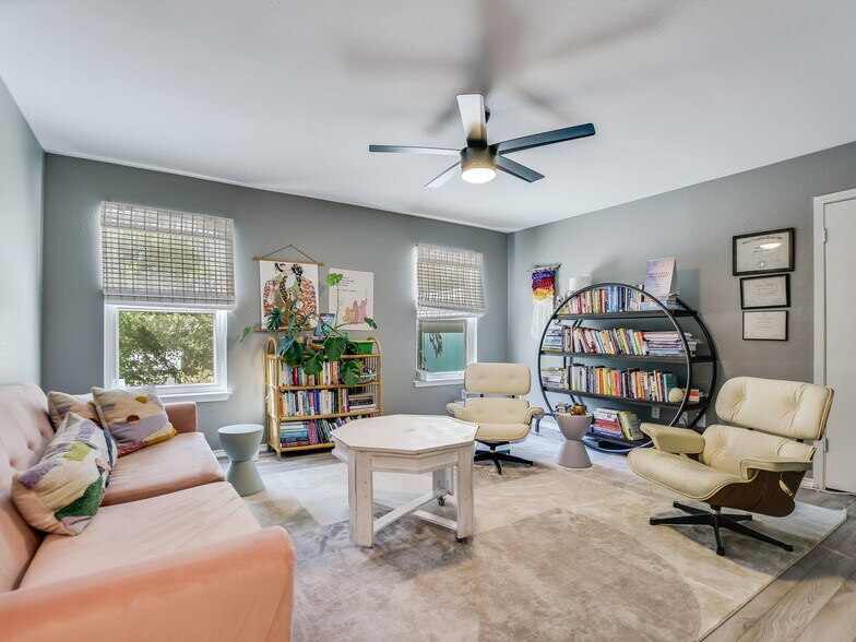 More Photos Of 2111-2113 W Slaughter Ln, Austin Office For Lease