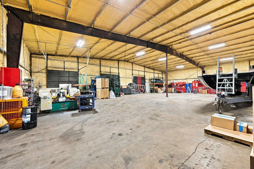 More Photos Of 3535 Dora St, Fort Myers Industrial For Sale