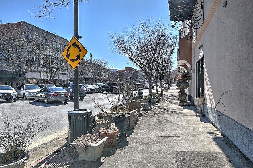 More Photos Of 220 Broad St, Kingsport Flex For Sale