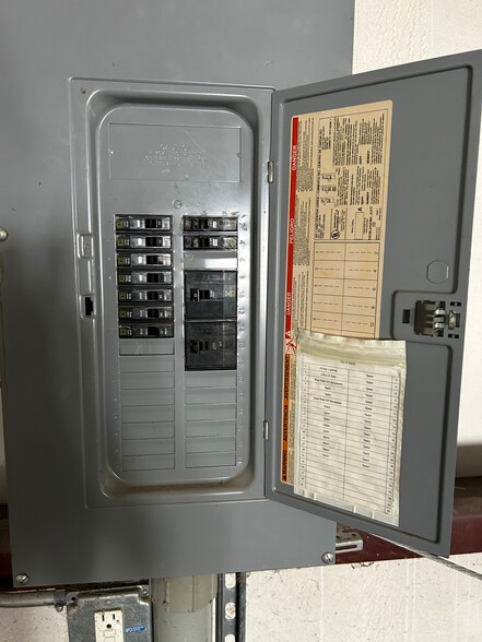 More Photos Of 3384 NE 34th ave, Wildwood Unknown For Lease