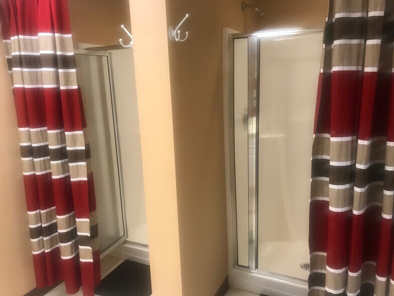 More Photos Of 5834 W Howard St, Skokie Warehouse For Sale