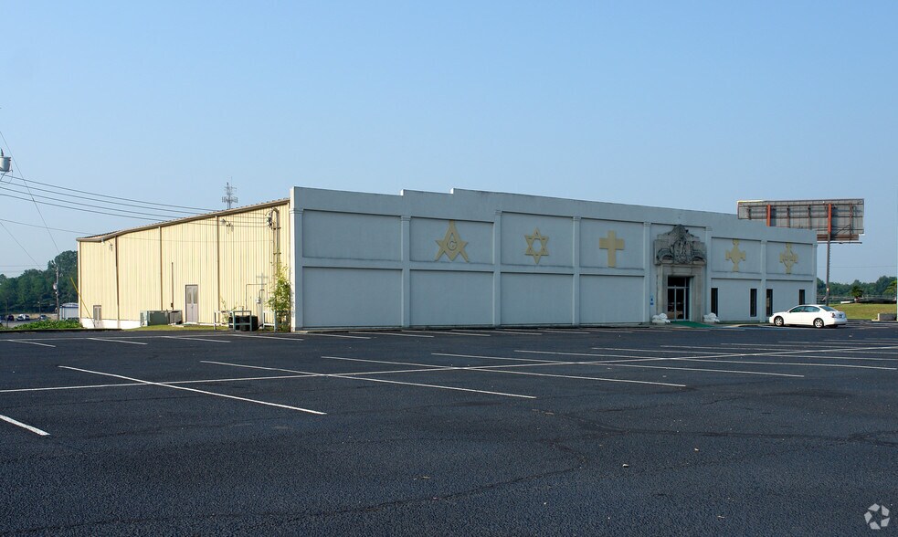 More Photos Of 565 Eastern Blvd, Montgomery Lodge Meeting Hall For Sale