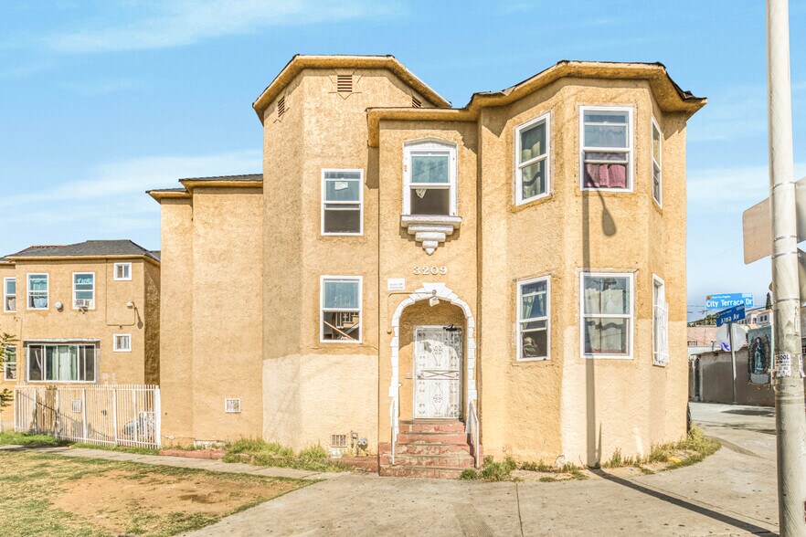 More Photos Of 3209 Dobinson St, Los Angeles Apartments For Sale