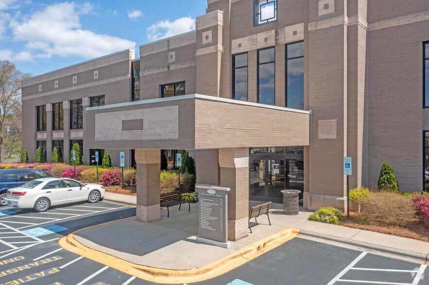 More Photos Of 330 Billingsley Rd, Charlotte Medical For Lease