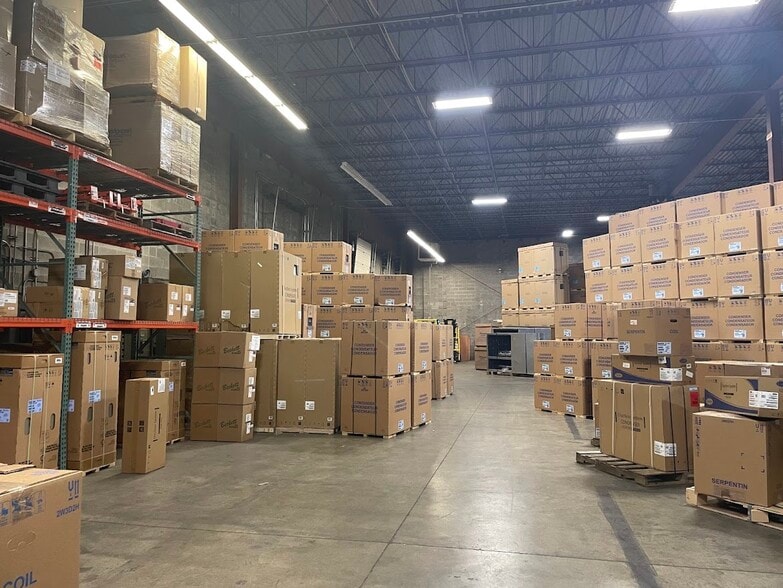 More Photos Of 1401 Erie Blvd, Syracuse Showroom For Sale