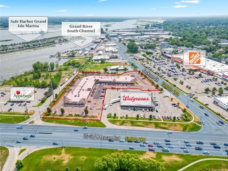 More Photos Of 518-628 N Beacon Blvd, Grand Haven Storefront For Sale