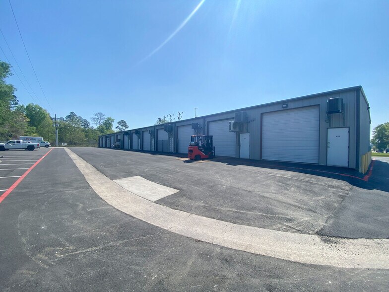 More Photos Of 16753 Donwick Dr, Conroe Warehouse For Lease