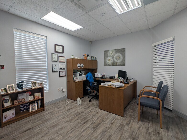 More Photos Of 8109 Smith Rd, Beaumont Office For Sale