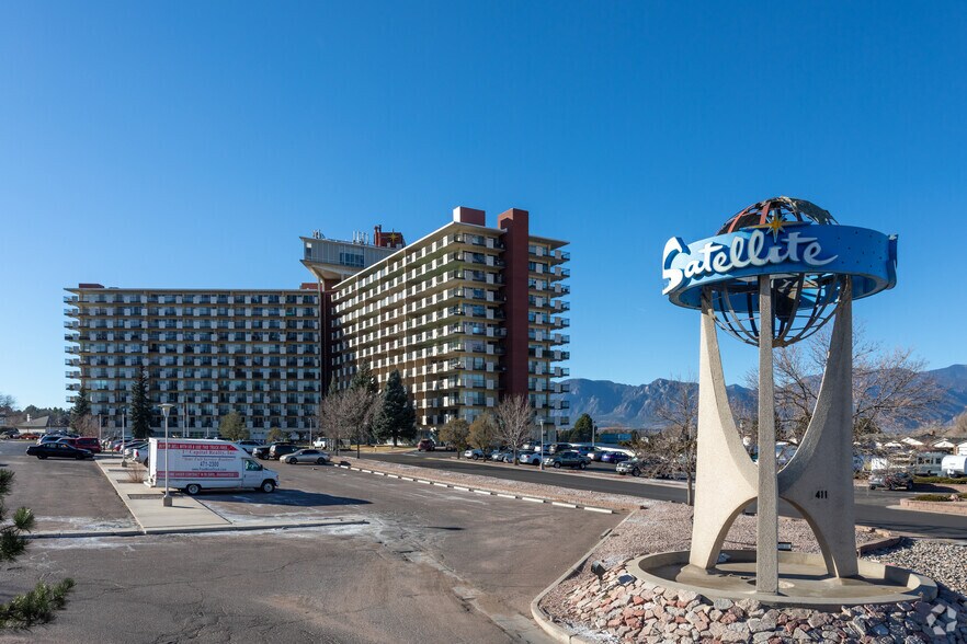 Primary Photo Of 411 Lakewood Cir, Colorado Springs Hotel For Sale