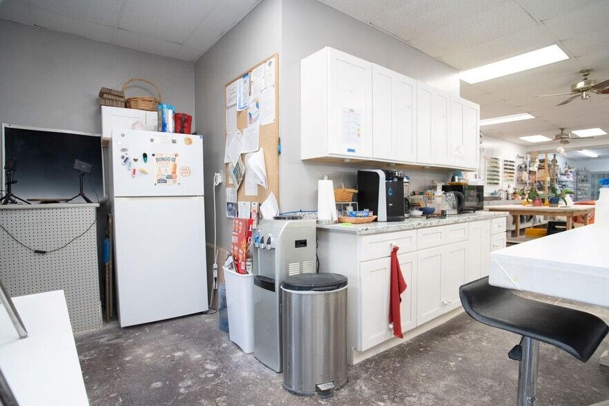 More Photos Of 1239 16th St, Vero Beach Storefront For Sale