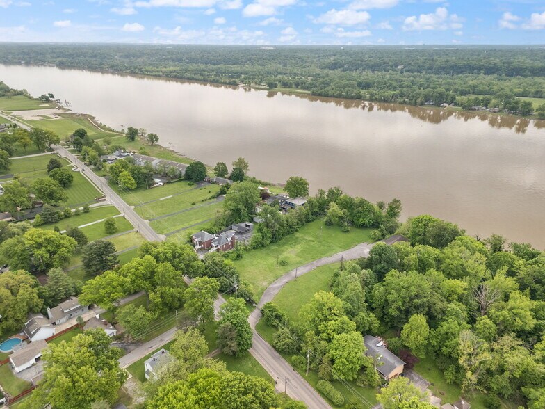 More Photos Of 2000 Utica Pike, Jeffersonville Marina For Sale