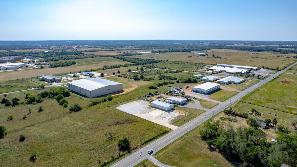 More Photos Of 7811 Kickapoo Ave, Shawnee Warehouse For Lease