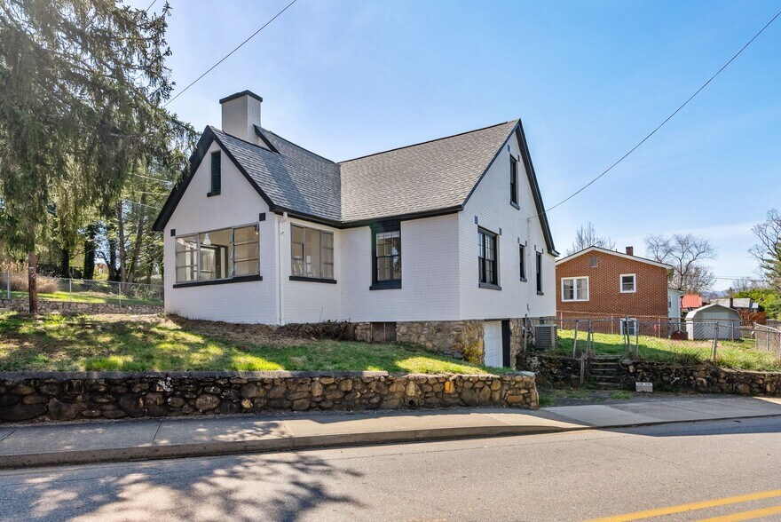 Primary Photo Of 720 Main st, Canton Bank For Lease