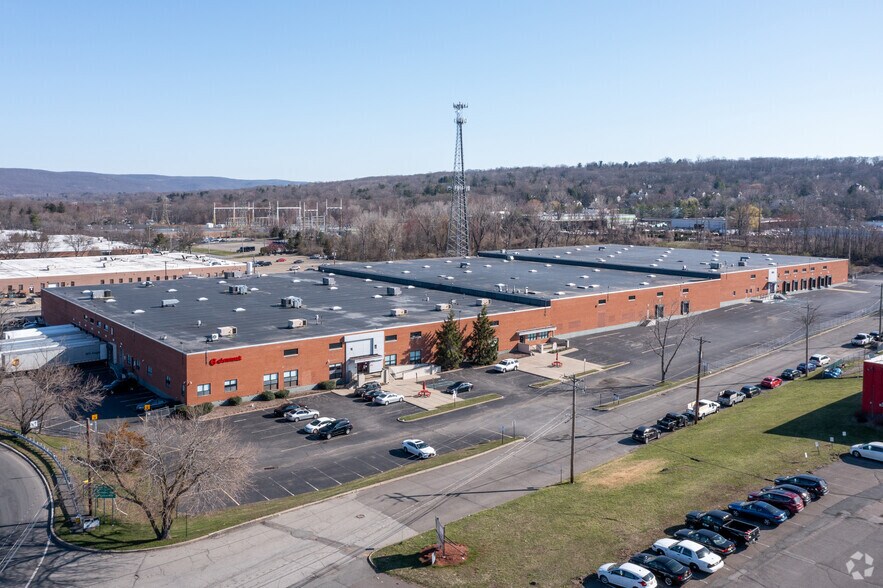 More Photos Of 301 Island Rd, Mahwah Warehouse For Lease