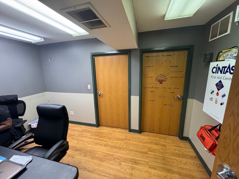 More Photos Of 1100 Salem Ave, Dayton Office For Sale