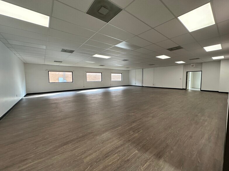 More Photos Of 845 Regal Row, Dallas Warehouse For Sale