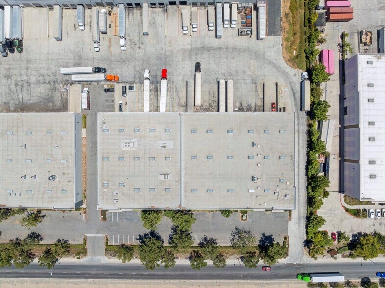 More Photos Of 2201 Britannia Blvd, San Diego Warehouse For Lease