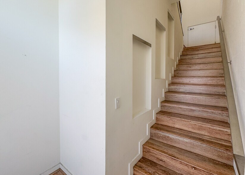 More Photos Of 106-108 W Channel Rd, Santa Monica Storefront Retail Office For Lease