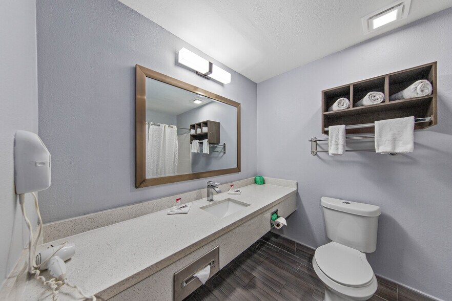 More Photos Of 901 Padre Blvd, South Padre Island Hotel For Sale