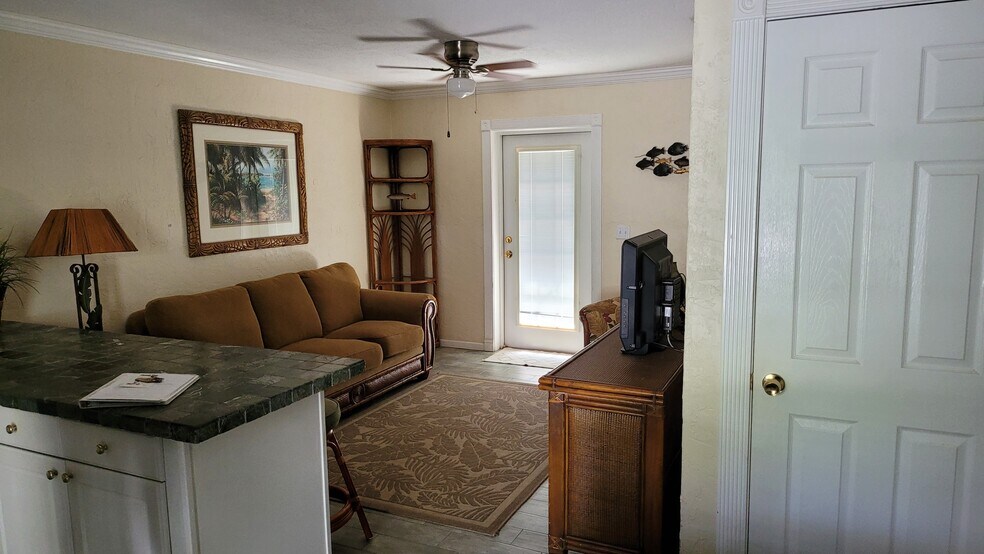 More Photos Of 1800 Kofresi Ct, Ruskin Hotel For Sale
