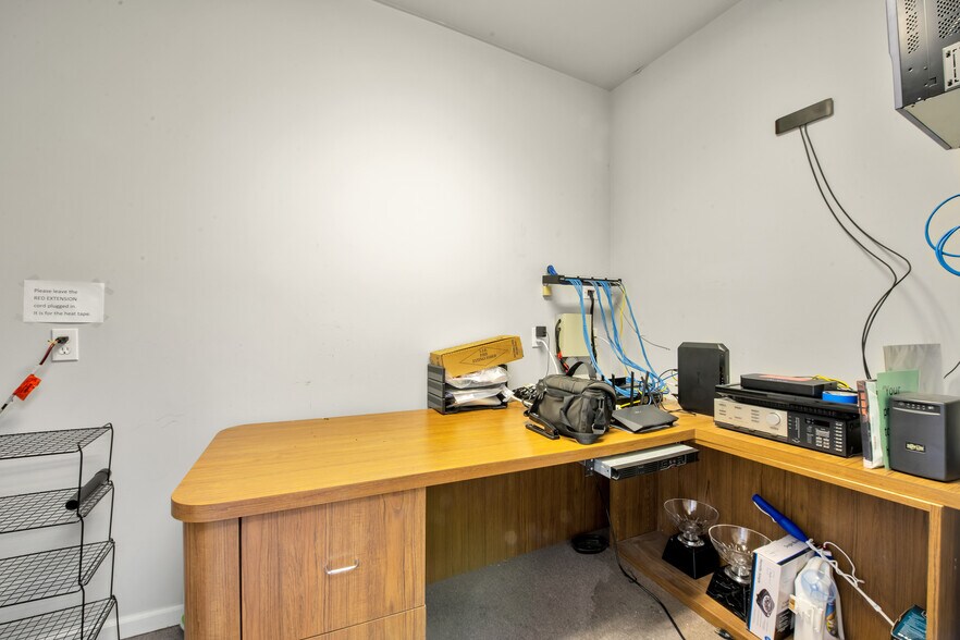 More Photos Of 3048 W Clarkston Rd, Lake Orion Office Residential For Sale