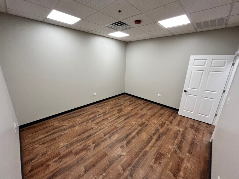 More Photos Of 113 Main St, Oswego Medical For Lease