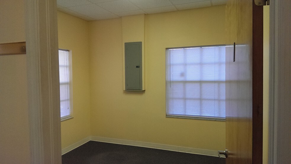 More Photos Of 166 E Bloomingdale Ave, Brandon Medical For Lease