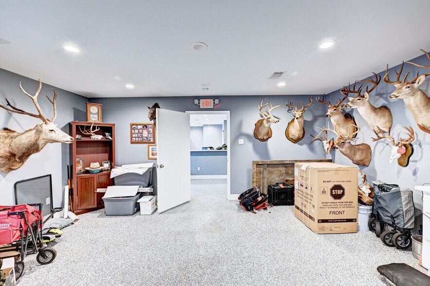 More Photos Of 1070 N Pine Rd, Texas City Light Distribution For Sale