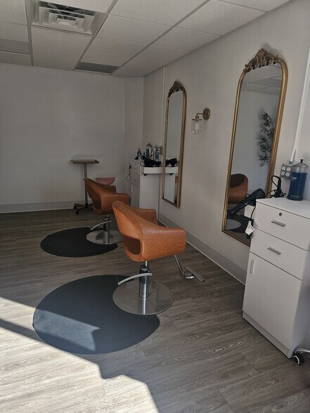 More Photos Of 127-131 E Commerce St, Milford Loft Creative Space For Sale