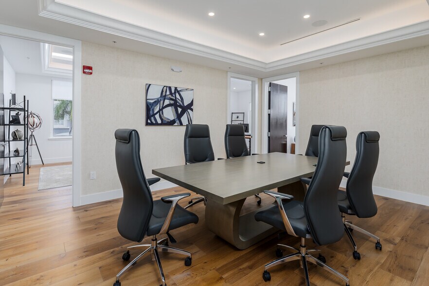 More Photos Of 599 9th St N, Naples Medical For Sale