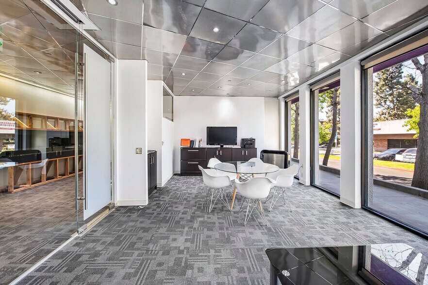 More Photos Of 5875 Green Valley Cir, Culver City Loft Creative Space For Lease