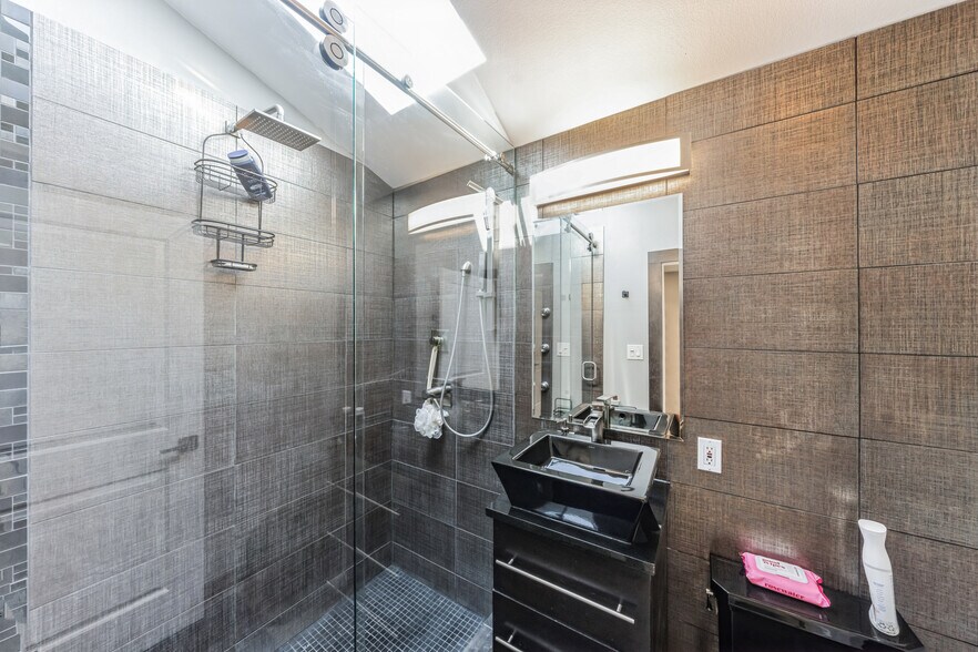 More Photos Of 6111 Atwood St, Austin Multifamily For Sale