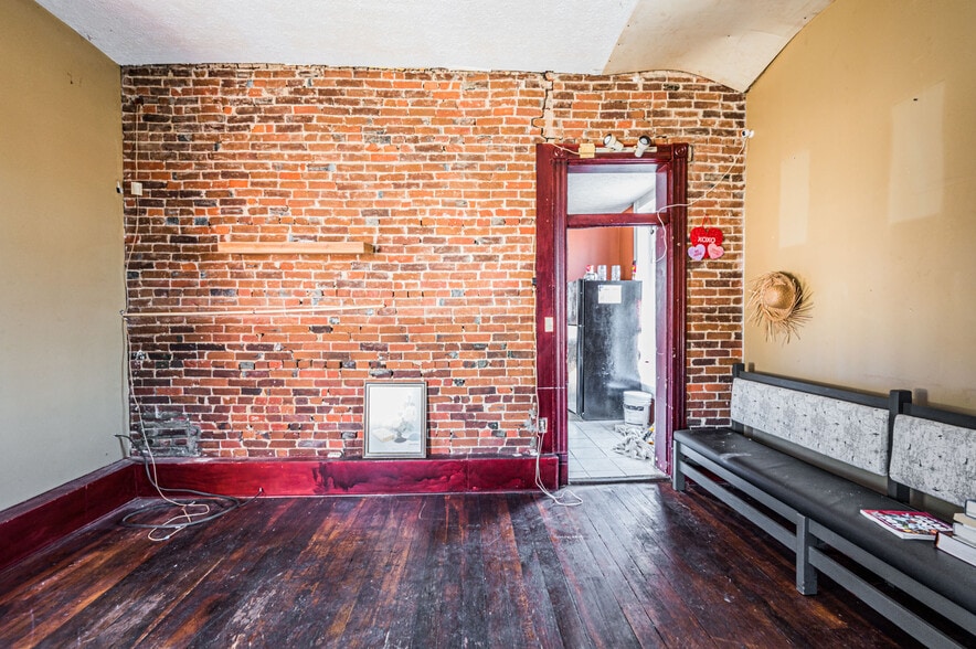 More Photos Of 1026-1038 Chestnut St, Bowling Green Restaurant For Sale