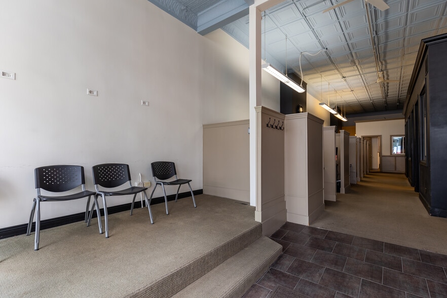 More Photos Of 827 N Milwaukee Ave, Chicago Storefront Retail Office For Sale