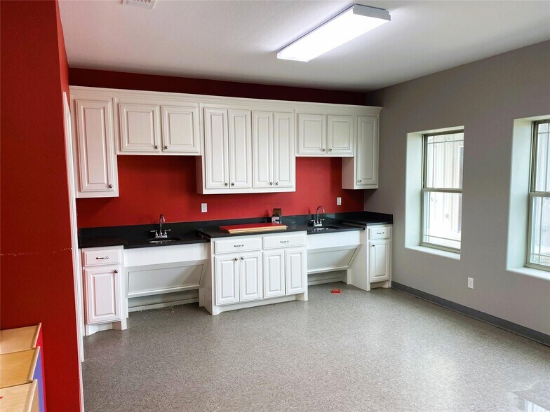 More Photos Of 475 Old Dorchester, Sherman Schools For Sale