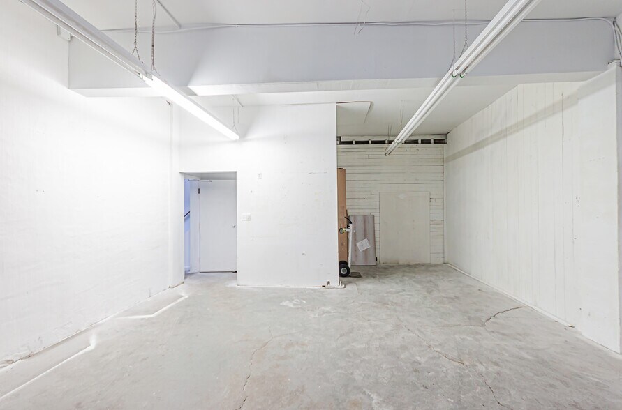 More Photos Of 151 Brock St N, Whitby Warehouse For Lease