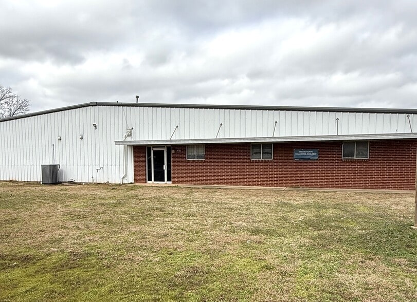 More Photos Of 2911 Douglas Dr, Bossier City Light Distribution For Lease