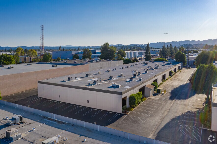 More Photos Of 9400 Lurline Ave, Chatsworth Warehouse For Lease