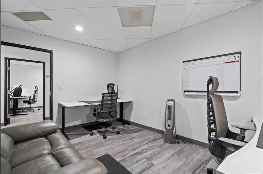 More Photos Of 3275 W Ina Rd, Tucson Coworking Space